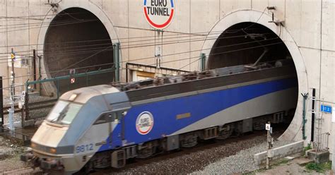 eurotunnel live trains.